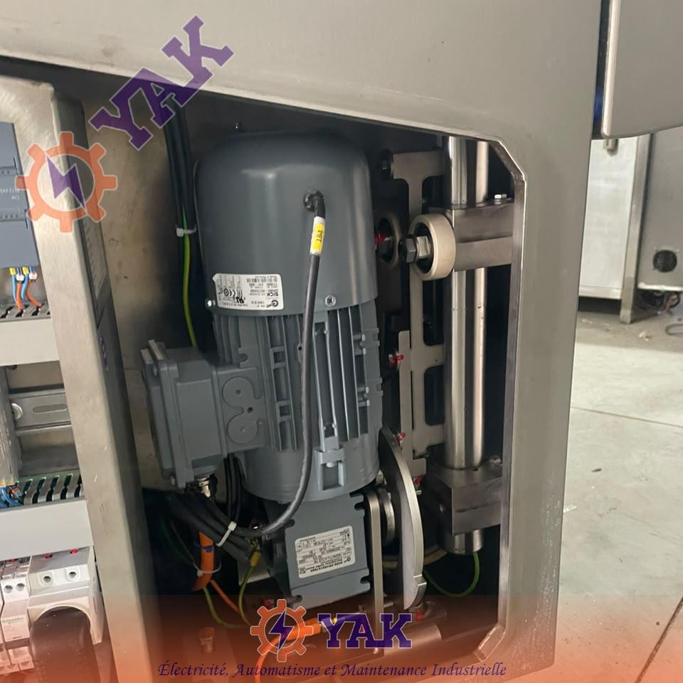 Ensemble servomoteur installé sur la ligne de transformation